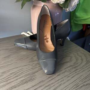 Ros Hommerson Pumps‎